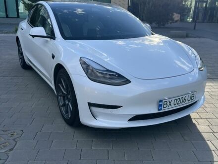 Белый Тесла Модель 3, объемом двигателя 0 л и пробегом 64 тыс. км за 21034 $, фото 1 на Automoto.ua