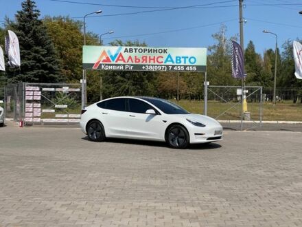 Тесла Модель 3 2021 в Кривом Роге на Automoto.ua Белый Тесла Модель 3, объемом двигателя 5.5 л и пробегом 186 тыс. км за 15500 $, фото 1 на Automoto.ua