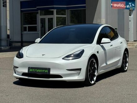Белый Тесла Модель 3, объемом двигателя 0 л и пробегом 64 тыс. км за 17900 $, фото 1 на Automoto.ua