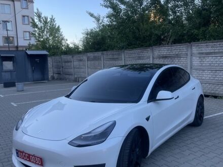 Тесла Модель 3 2021 в Ужгороде на Automoto.ua Белый Тесла Модель 3, объемом двигателя 0 л и пробегом 750 тыс. км за 21800 $, фото 1 на Automoto.ua