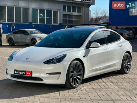 Белый Тесла Модель 3, объемом двигателя 0 л и пробегом 70 тыс. км за 21440 $, фото 1 на Automoto.ua