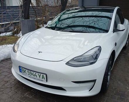 Білий Тесла Модель 3, об'ємом двигуна 0 л та пробігом 104 тис. км за 20600 $, фото 1 на Automoto.ua