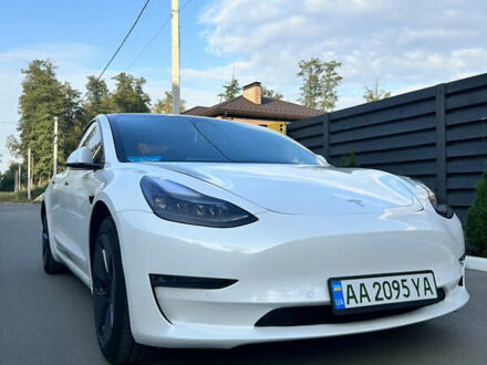 Тесла Модель 3 2021 в Киеве на Automoto.ua Белый Тесла Модель 3, объемом двигателя 0 л и пробегом 46 тыс. км за 19600 $, фото 1 на Automoto.ua