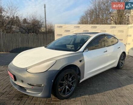 Белый Тесла Модель 3, объемом двигателя 0 л и пробегом 200 тыс. км за 13300 $, фото 1 на Automoto.ua