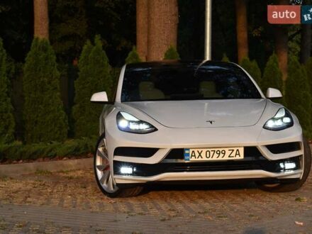 Тесла Модель 3 2021 в Харькове на Automoto.ua Белый Тесла Модель 3, объемом двигателя 0 л и пробегом 32 тыс. км за 19500 $, фото 1 на Automoto.ua