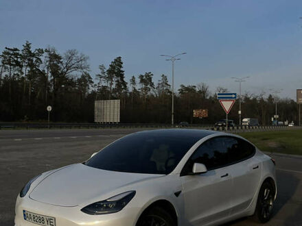 Тесла Модель 3 2021 у Києві на Automoto.ua Білий Тесла Модель 3, об'ємом двигуна 0 л та пробігом 54 тис. км за 21800 $, фото 1 на Automoto.ua