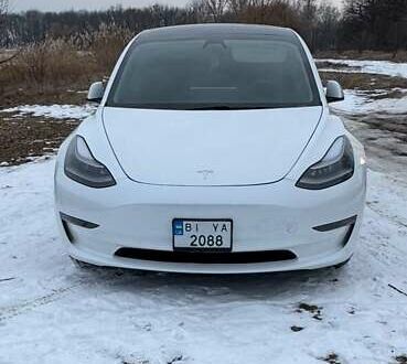 Тесла Модель 3 2021 в Полтаве на Automoto.ua Белый Тесла Модель 3, объемом двигателя 0 л и пробегом 93 тыс. км за 22000 $, фото 1 на Automoto.ua