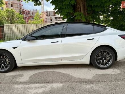 Білий Тесла Модель 3, об'ємом двигуна 0 л та пробігом 112 тис. км за 19000 $, фото 1 на Automoto.ua