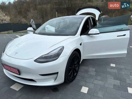 Тесла Модель 3 2021 в Коломые на Automoto.ua Белый Тесла Модель 3, объемом двигателя 0 л и пробегом 139 тыс. км за 20999 $, фото 1 на Automoto.ua