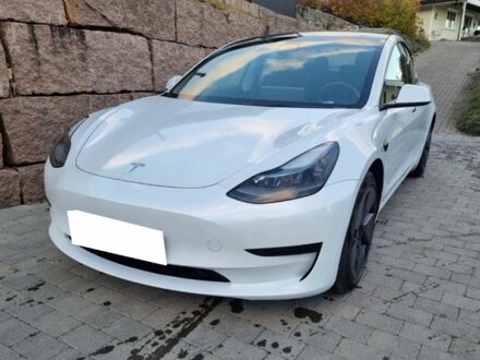 Тесла Модель 3 2021 у Києві на Automoto.ua Білий Тесла Модель 3, об'ємом двигуна 0 л та пробігом 49 тис. км за 12500 $, фото 1 на Automoto.ua