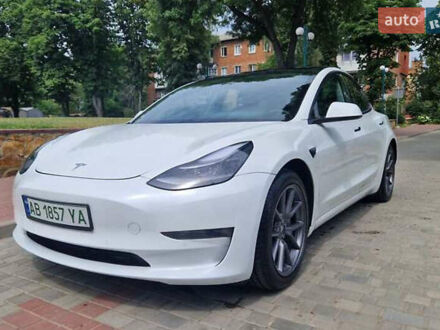 Тесла Модель 3 2021 в Киеве на Automoto.ua Белый Тесла Модель 3, объемом двигателя 0 л и пробегом 61 тыс. км за 15800 $, фото 1 на Automoto.ua