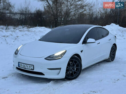 Белый Тесла Модель 3, объемом двигателя 0 л и пробегом 63 тыс. км за 15900 $, фото 1 на Automoto.ua