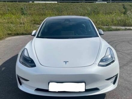 Тесла Модель 3 2021 в Киеве на Automoto.ua Белый Тесла Модель 3, объемом двигателя 0 л и пробегом 62 тыс. км за 10000 $, фото 1 на Automoto.ua