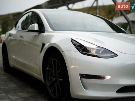 Тесла Модель 3 2021 в Львове на Automoto.ua Белый Тесла Модель 3, объемом двигателя 0 л и пробегом 39 тыс. км за 21000 $, фото 1 на Automoto.ua
