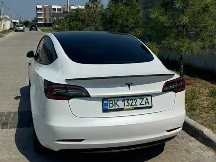 Білий Тесла Модель 3, об'ємом двигуна 0 л та пробігом 106 тис. км за 15900 $, фото 1 на Automoto.ua