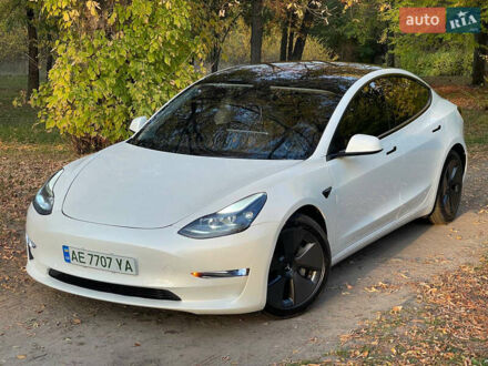 Тесла Модель 3 2021 у Дніпро (Дніпропетровську) на Automoto.ua Білий Тесла Модель 3, об'ємом двигуна 0 л та пробігом 131 тис. км за 21500 $, фото 1 на Automoto.ua