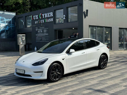 Тесла Модель 3 2021 в Львове на Automoto.ua Белый Тесла Модель 3, объемом двигателя 0 л и пробегом 42 тыс. км за 18900 $, фото 1 на Automoto.ua