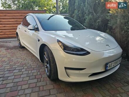 Тесла Модель 3 2021 в Днепре (Днепропетровске) на Automoto.ua Белый Тесла Модель 3, объемом двигателя 0 л и пробегом 45 тыс. км за 23700 $, фото 1 на Automoto.ua