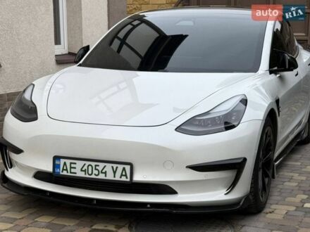Білий Тесла Модель 3, об'ємом двигуна 0 л та пробігом 96 тис. км за 18500 $, фото 1 на Automoto.ua