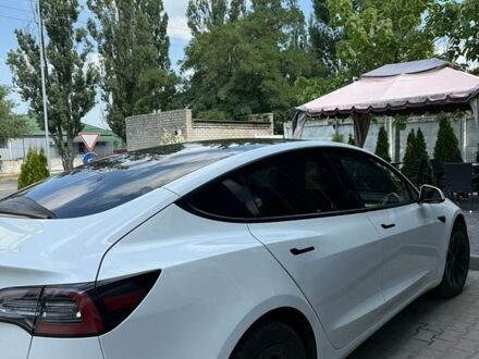 Білий Тесла Модель 3, об'ємом двигуна 0 л та пробігом 75 тис. км за 16300 $, фото 1 на Automoto.ua