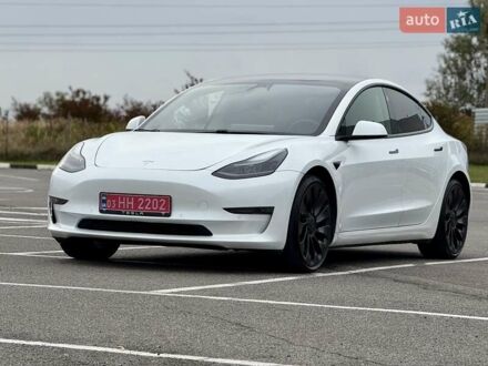 Тесла Модель 3 2021 в Ровно на Automoto.ua Белый Тесла Модель 3, объемом двигателя 0 л и пробегом 129 тыс. км за 24300 $, фото 1 на Automoto.ua