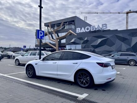 Тесла Модель 3 2021 в Луцке на Automoto.ua Белый Тесла Модель 3, объемом двигателя 0 л и пробегом 170 тыс. км за 18500 $, фото 1 на Automoto.ua