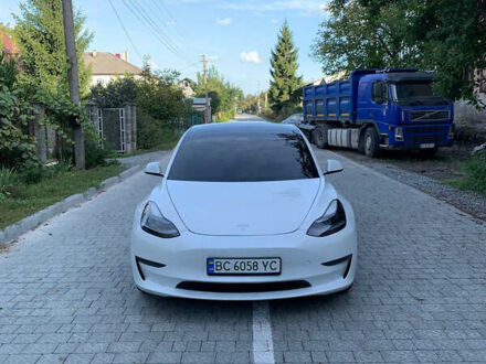 Белый Тесла Модель 3, объемом двигателя 0 л и пробегом 200 тыс. км за 17000 $, фото 1 на Automoto.ua