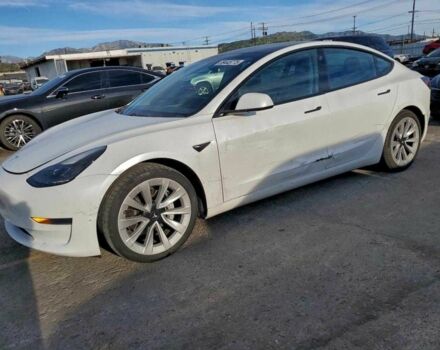 Білий Тесла Модель 3, об'ємом двигуна 0 л та пробігом 82 тис. км за 4000 $, фото 1 на Automoto.ua