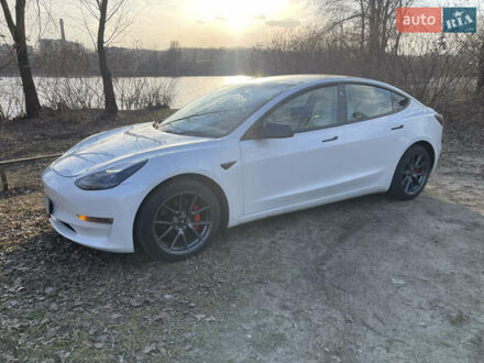 Тесла Модель 3 2021 у Києві на Automoto.ua Білий Тесла Модель 3, об'ємом двигуна 0 л та пробігом 44 тис. км за 17500 $, фото 1 на Automoto.ua