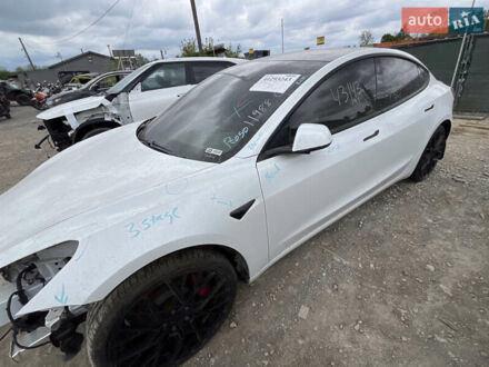 Тесла Модель 3 2021 в Днепре (Днепропетровске) на Automoto.ua Белый Тесла Модель 3, объемом двигателя 0 л и пробегом 69 тыс. км за 18000 $, фото 1 на Automoto.ua