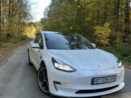 Тесла Модель 3 2021 в Ивано-Франковске на Automoto.ua Белый Тесла Модель 3, объемом двигателя 0 л и пробегом 86 тыс. км за 21800 $, фото 1 на Automoto.ua