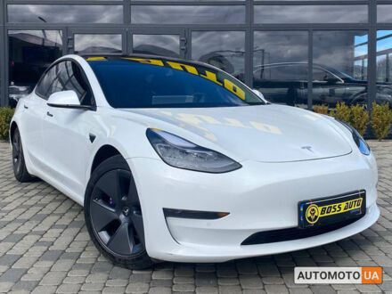 Тесла Модель 3 2021 в Мукачеве на Automoto.ua Белый Тесла Модель 3, объемом двигателя 55 л и пробегом 48 тыс. км за 28900 $, фото 1 на Automoto.ua