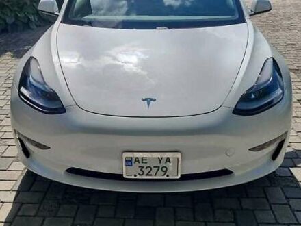 Тесла Модель 3 2021 в Днепре (Днепропетровске) на Automoto.ua Белый Тесла Модель 3, объемом двигателя 0 л и пробегом 19 тыс. км за 19800 $, фото 1 на Automoto.ua