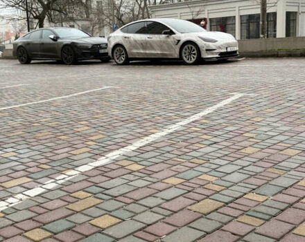 Белый Тесла Модель 3, объемом двигателя 0 л и пробегом 85 тыс. км за 20000 $, фото 1 на Automoto.ua