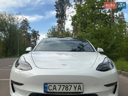 Белый Тесла Модель 3, объемом двигателя 0 л и пробегом 64 тыс. км за 28000 $, фото 1 на Automoto.ua