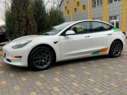 Белый Тесла Модель 3, объемом двигателя 0 л и пробегом 77 тыс. км за 24000 $, фото 1 на Automoto.ua