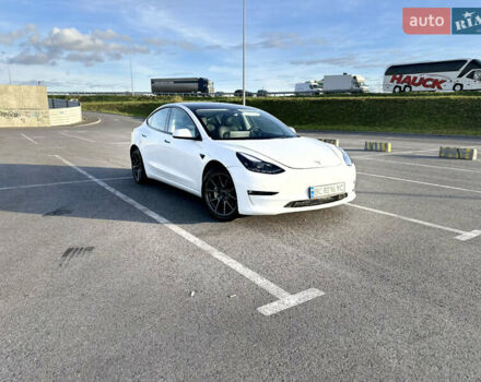 Тесла Модель 3 2022 в Львове на Automoto.ua Белый Тесла Модель 3, объемом двигателя 0 л и пробегом 198 тыс. км за 17200 $, фото 1 на Automoto.ua