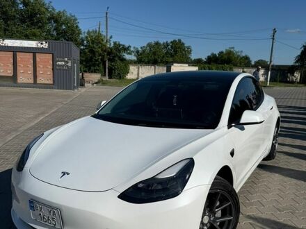Білий Тесла Модель 3, об'ємом двигуна 0 л та пробігом 112 тис. км за 21000 $, фото 1 на Automoto.ua