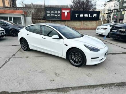 Тесла Модель 3 2022 в Днепре (Днепропетровске) на Automoto.ua Белый Тесла Модель 3, объемом двигателя 0 л и пробегом 15 тыс. км за 28000 $, фото 1 на Automoto.ua