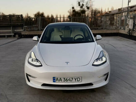 Белый Тесла Модель 3, объемом двигателя 0 л и пробегом 77 тыс. км за 25000 $, фото 1 на Automoto.ua