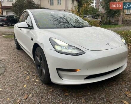 Тесла Модель 3 2022 у Києві на Automoto.ua Білий Тесла Модель 3, об'ємом двигуна 0 л та пробігом 64 тис. км за 14700 $, фото 1 на Automoto.ua