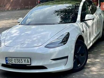 Тесла Модель 3 2022 у Києві на Automoto.ua Білий Тесла Модель 3, об'ємом двигуна 0 л та пробігом 79 тис. км за 18000 $, фото 1 на Automoto.ua