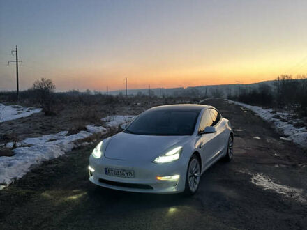 Білий Тесла Модель 3, об'ємом двигуна 0 л та пробігом 67 тис. км за 18900 $, фото 1 на Automoto.ua