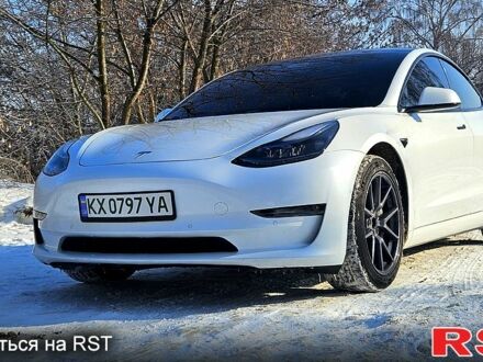 Белый Тесла Модель 3, объемом двигателя 0.18 л и пробегом 90 тыс. км за 18700 $, фото 1 на Automoto.ua