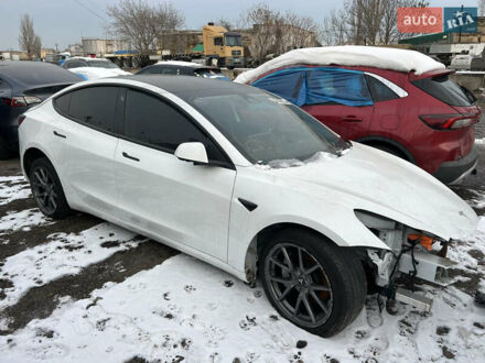 Белый Тесла Модель 3, объемом двигателя 0 л и пробегом 68 тыс. км за 12999 $, фото 1 на Automoto.ua