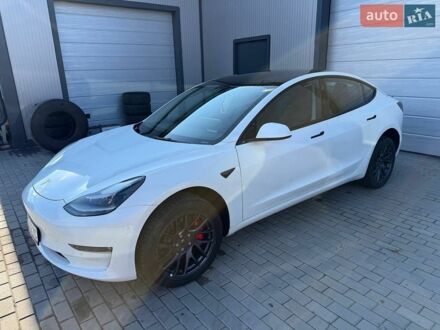 Білий Тесла Модель 3, об'ємом двигуна 0 л та пробігом 73 тис. км за 20900 $, фото 1 на Automoto.ua