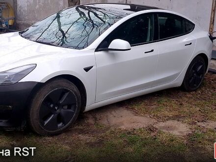 Белый Тесла Модель 3, объемом двигателя 0 л и пробегом 47 тыс. км за 18500 $, фото 1 на Automoto.ua