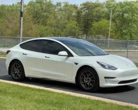 Білий Тесла Модель 3, об'ємом двигуна 0 л та пробігом 32 тис. км за 12500 $, фото 1 на Automoto.ua
