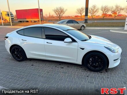 Білий Тесла Модель 3, об'ємом двигуна 0.21 л та пробігом 80 тис. км за 18500 $, фото 1 на Automoto.ua