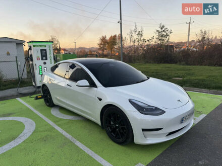 Тесла Модель 3 2022 в Черновцах на Automoto.ua Белый Тесла Модель 3, объемом двигателя 0 л и пробегом 130 тыс. км за 21000 $, фото 1 на Automoto.ua
